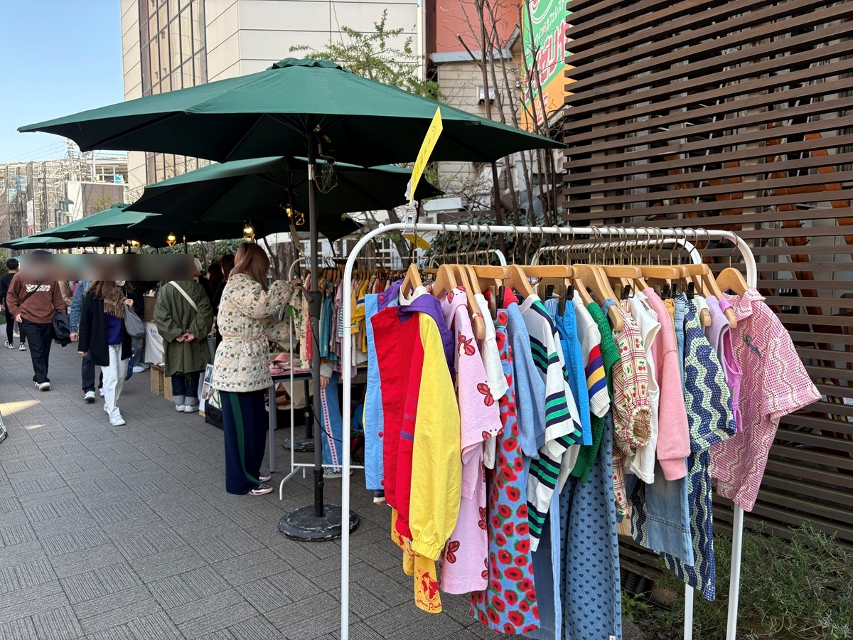 古着・本・雑貨類のお店も出店