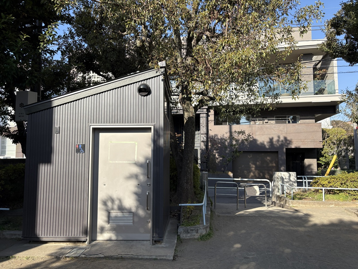 簡易型ですが清潔感のあるトイレ