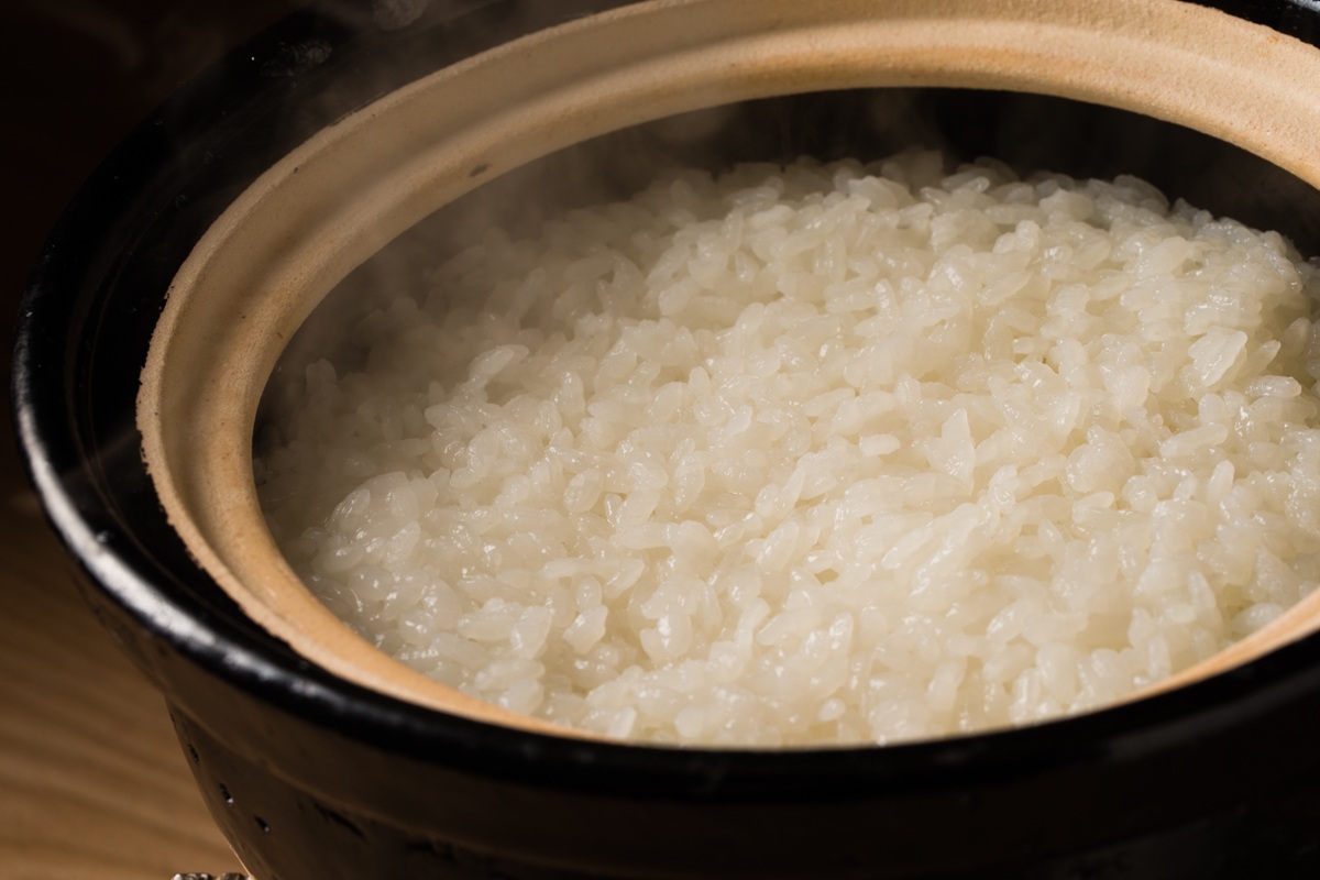 伊賀焼の窯元、長谷園の土鍋で炊き上げるご飯