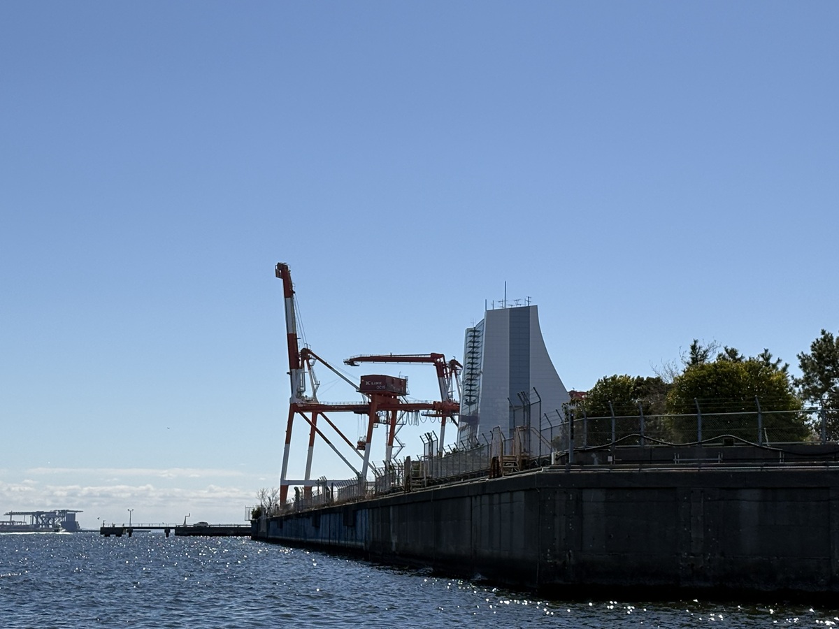 キリンのようにみえるクレーン車