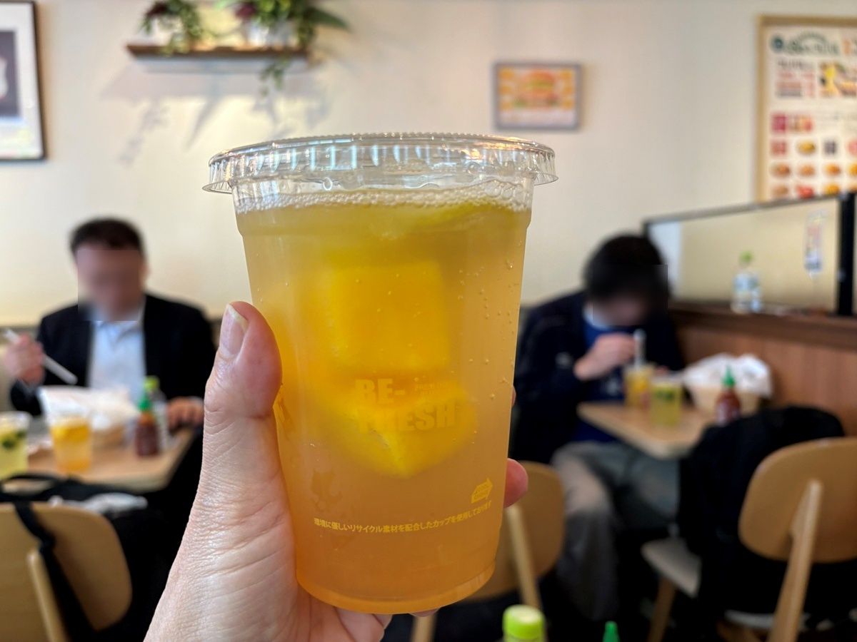 フローズンマンゴーレモネードソーダ