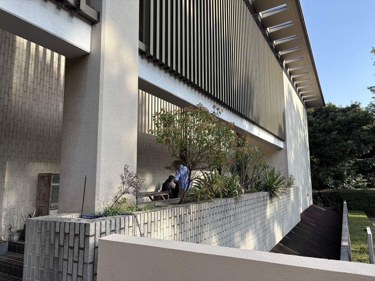 近代日本文学館のテラス