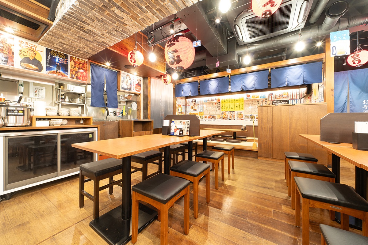 カジュアルな雰囲気の店内