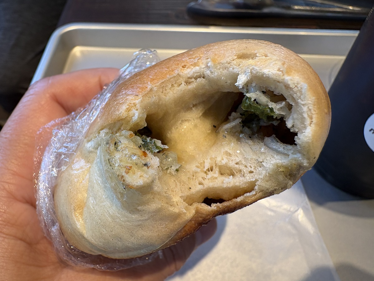 ベーグルの中に織り込まれている具材