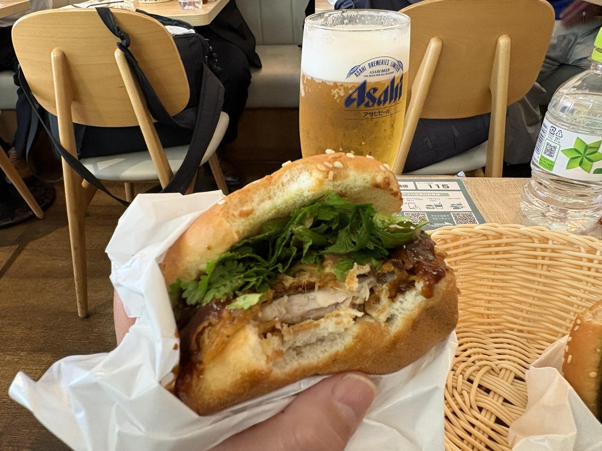 濃厚ながらパクチーの爽やかさでおいしく食べられる