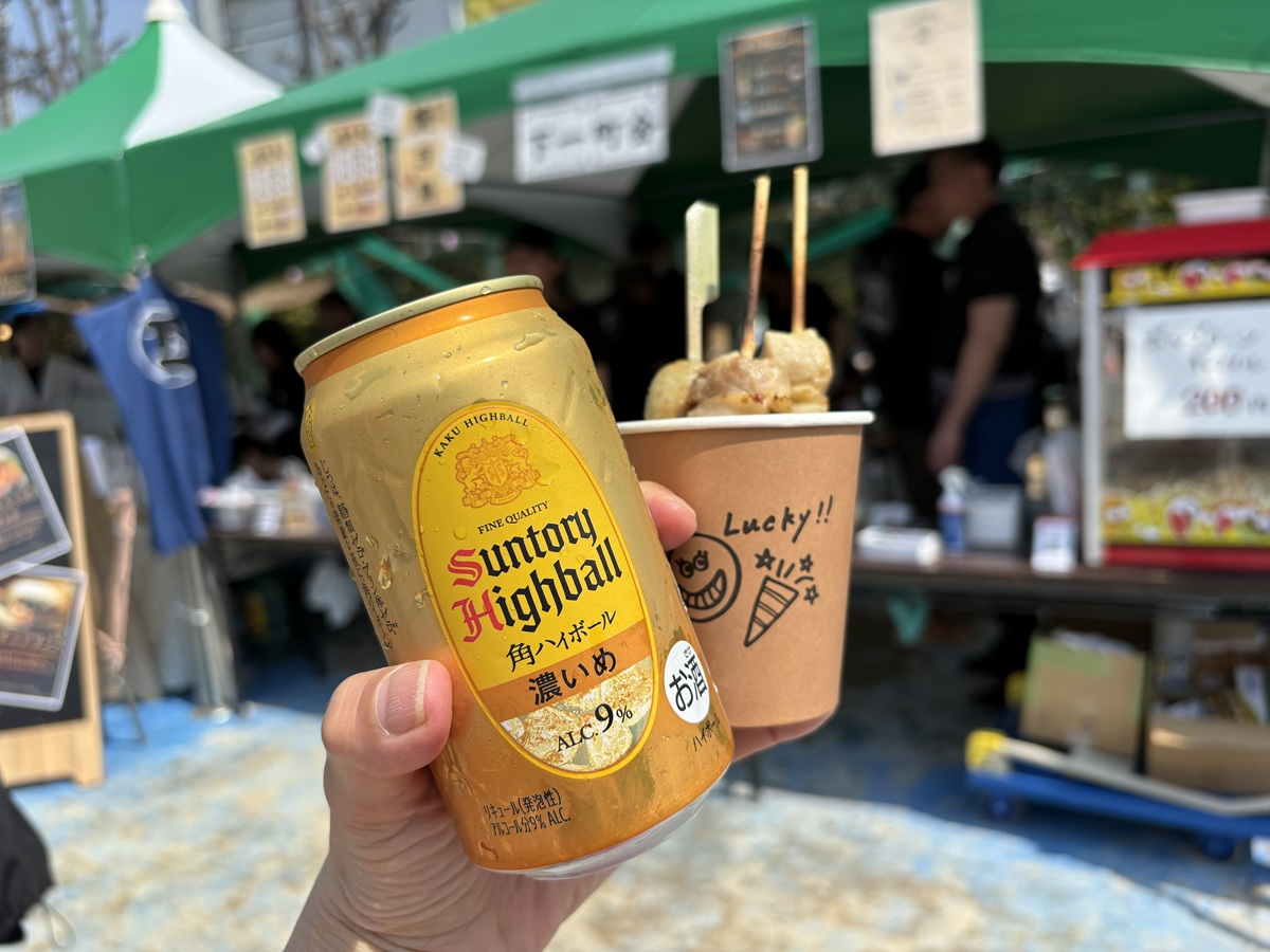 ハイボールと焼き鳥を購入