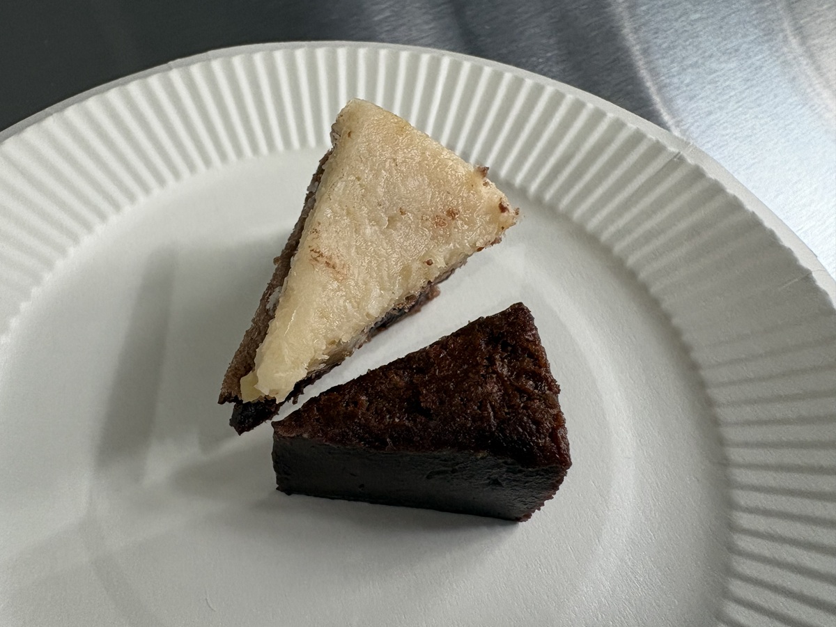 そば粉のジャーマンケーキと生ガトーショコラを試食