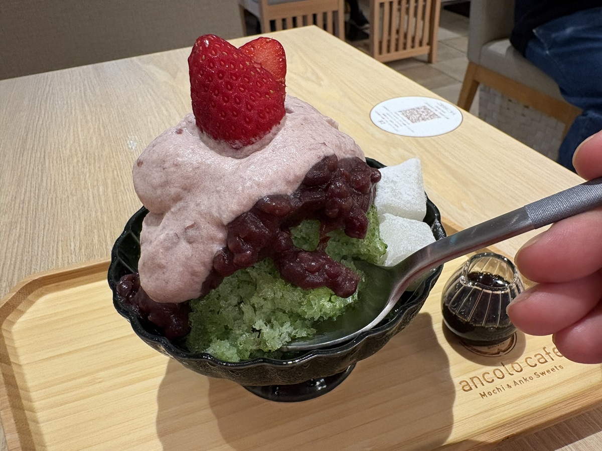 抹茶味のかき氷を試食