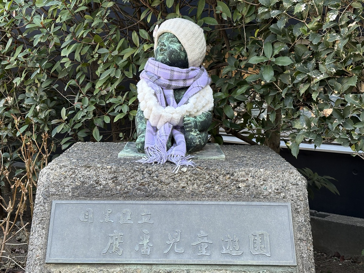 児童遊園のシンボル　赤ちゃん像