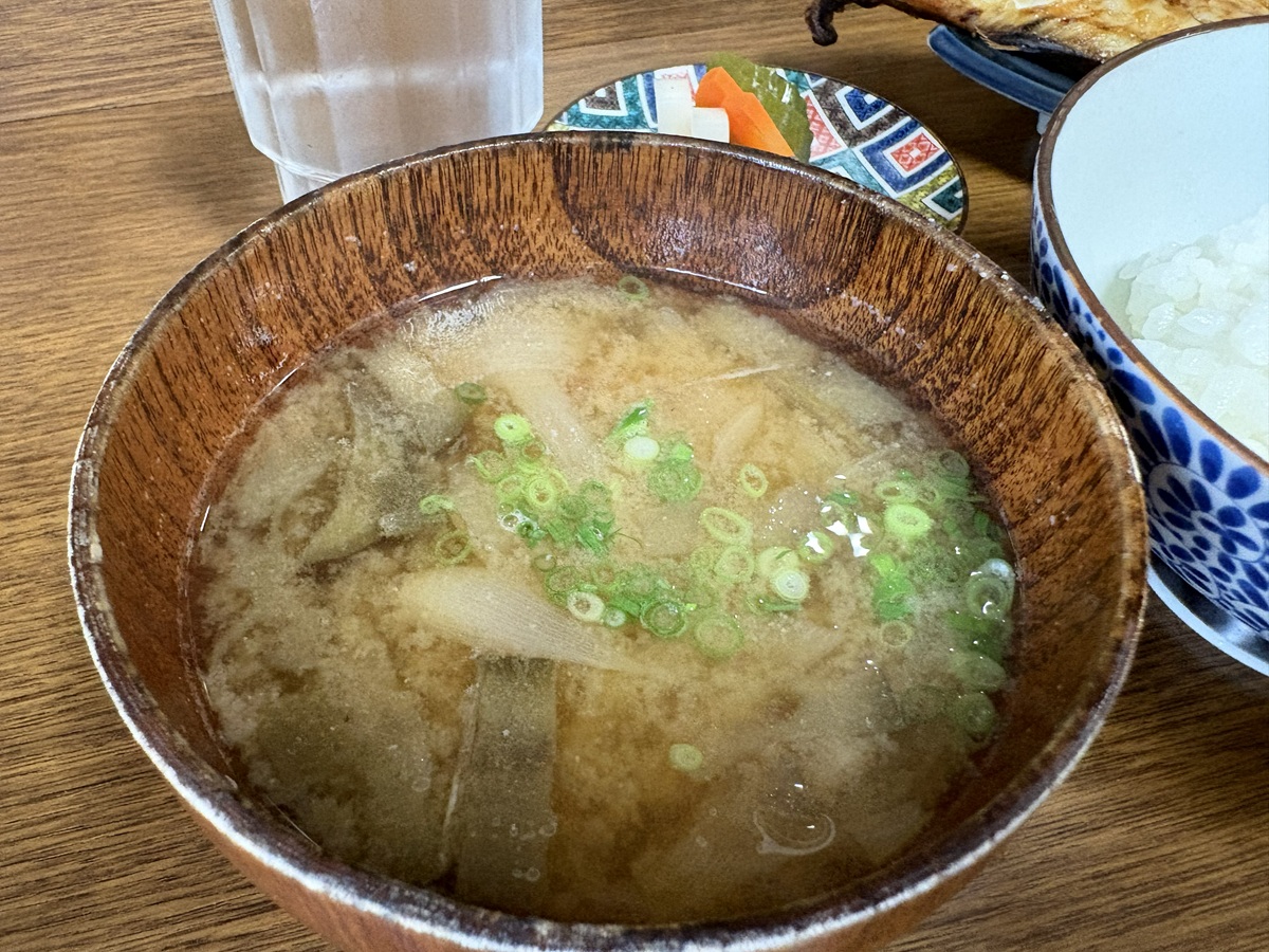 お出汁のきいた熱々のお味噌汁