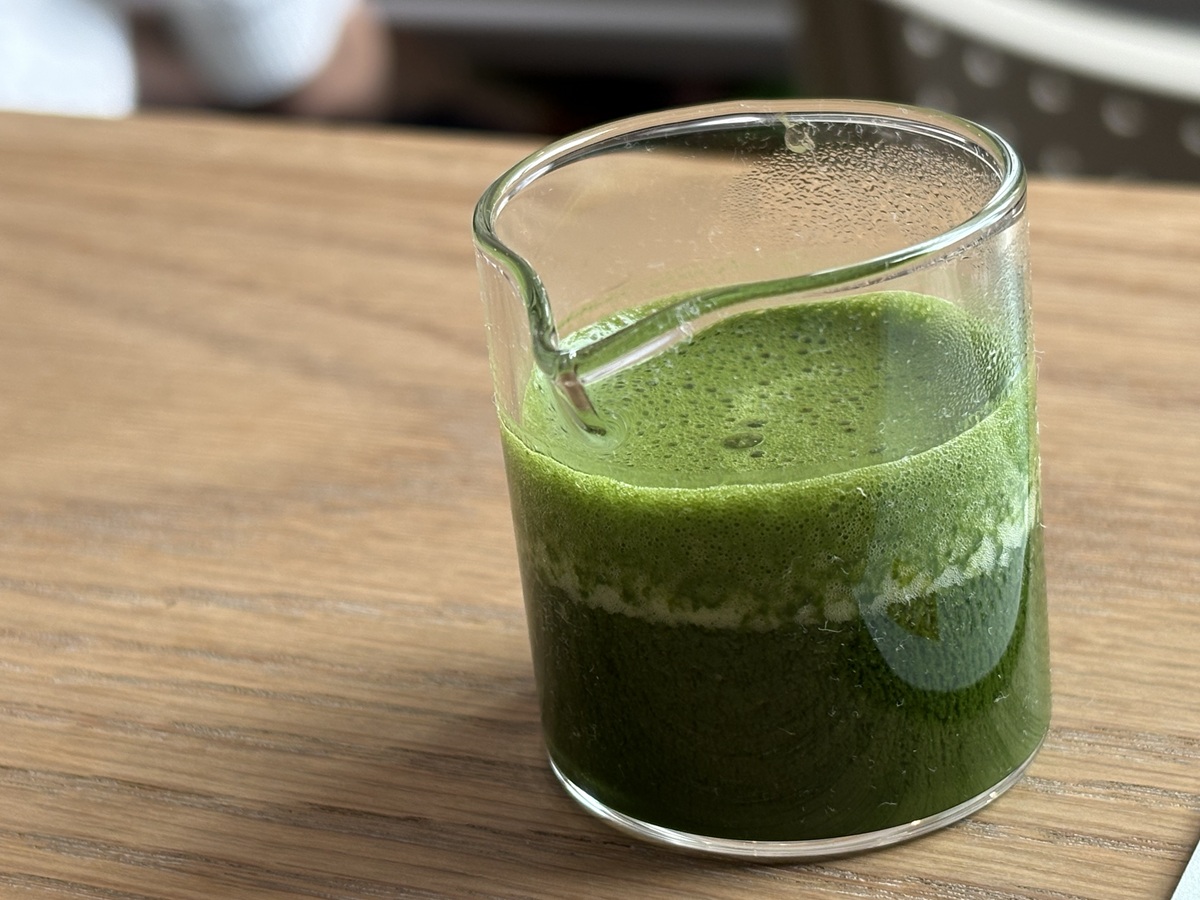 別添えで提供される抹茶ソース