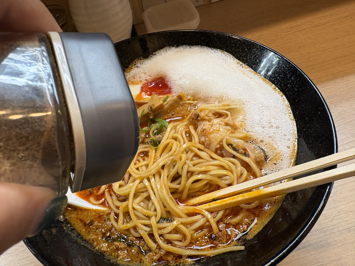 途中、スパイス類で味変