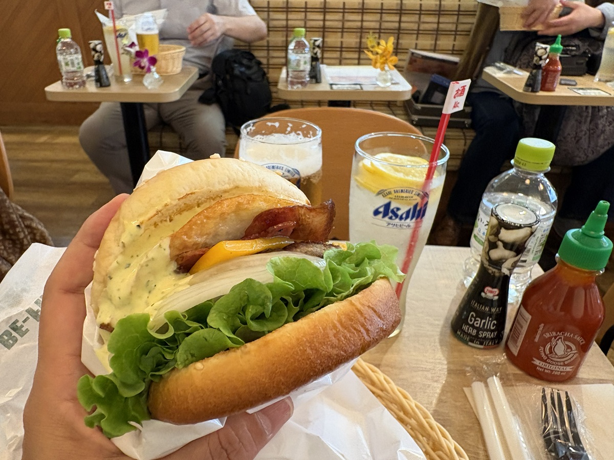 ポーチドエッグではなくフライドエッグを合わせている
