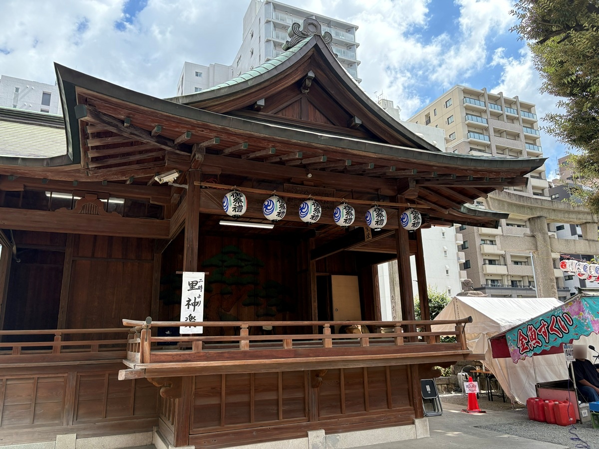 神楽殿で里神楽