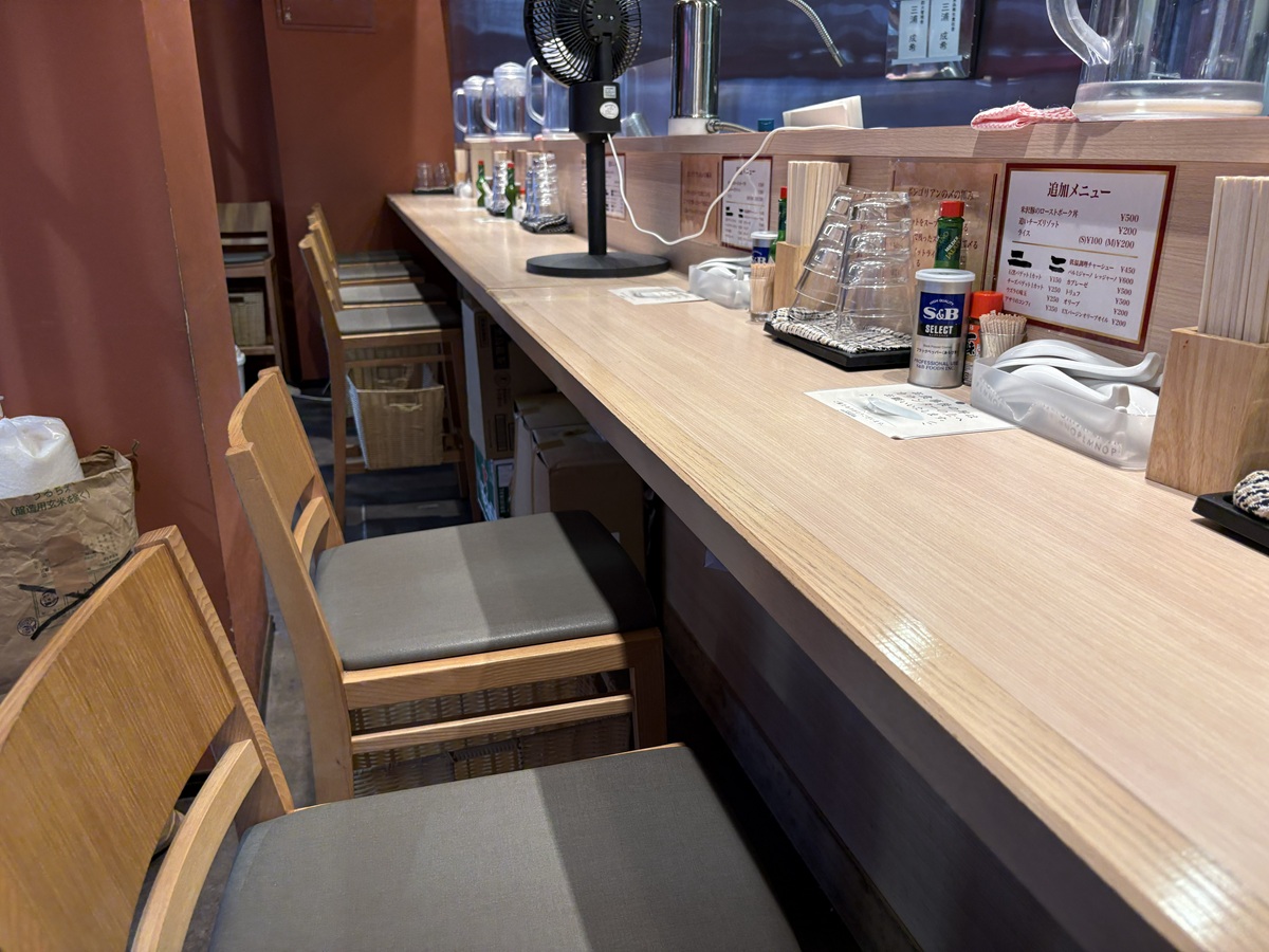 女性1人でも入りやすいカウンター席
