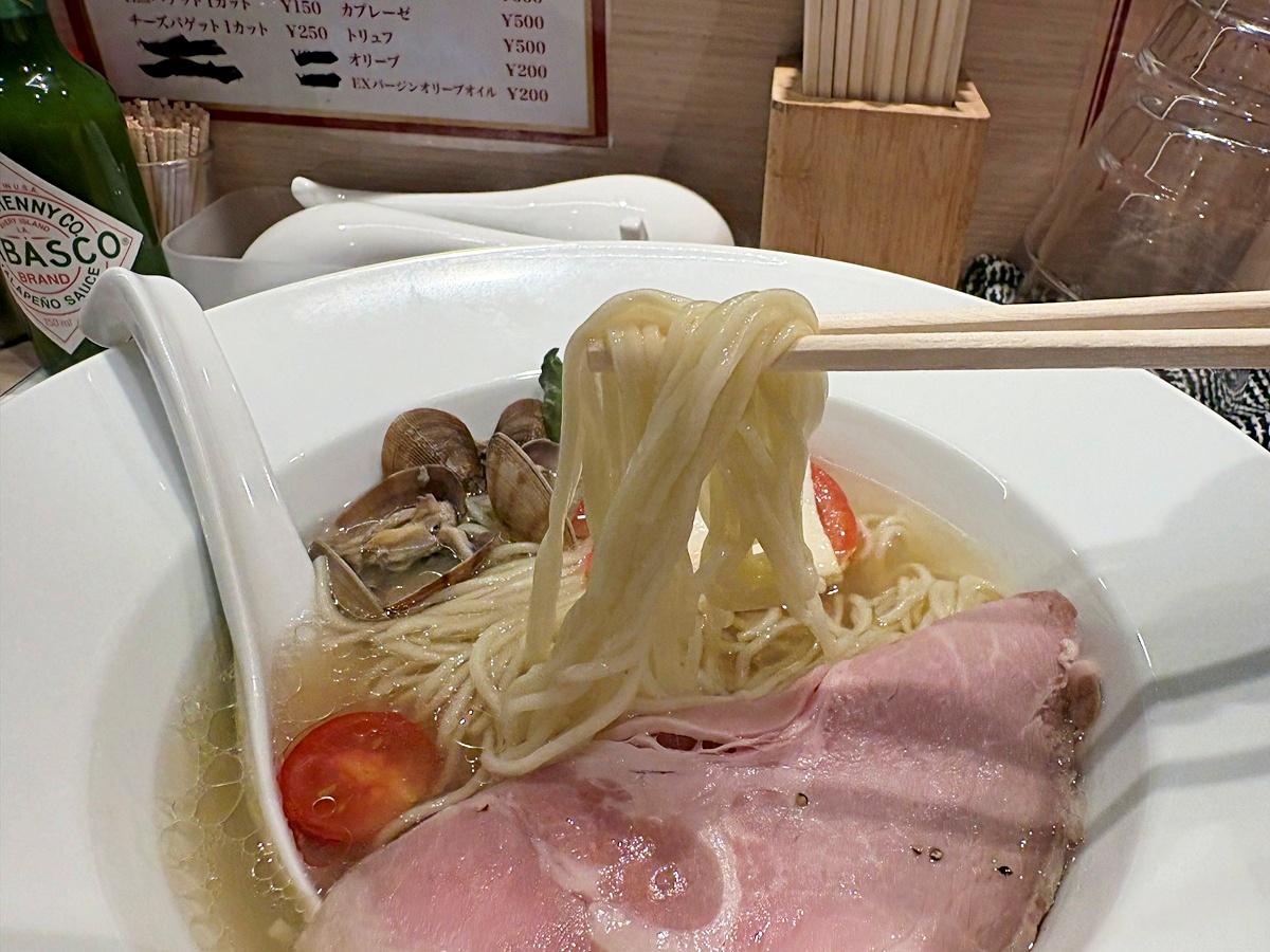麺はラーメン、味はイタリアン