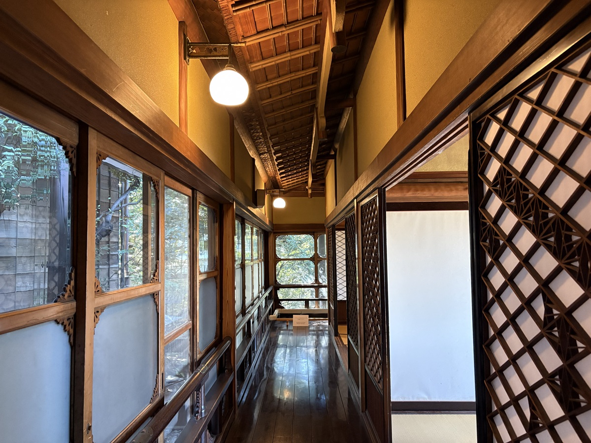 清方の間の廻り廊下