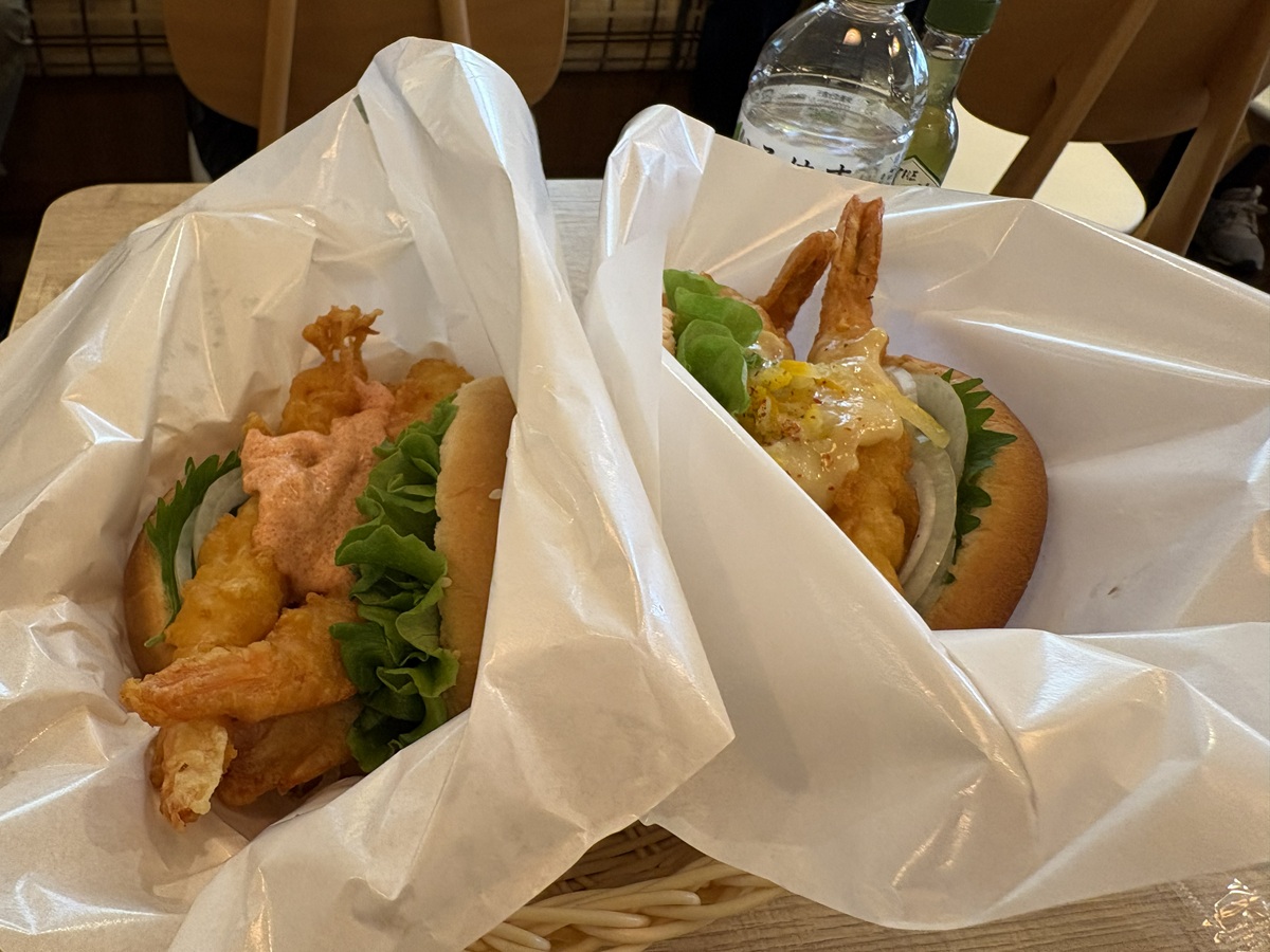 神の海老バーガー紅白仕立て