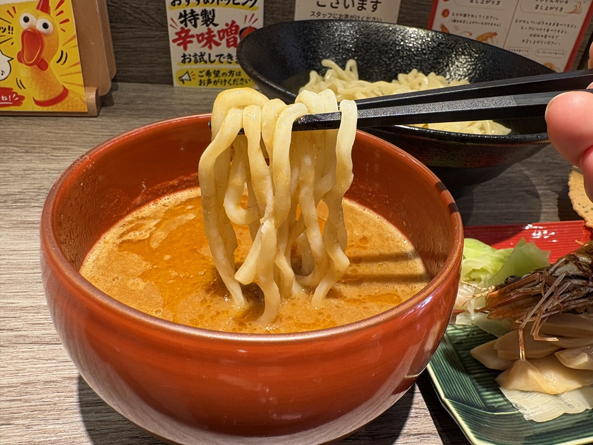 シンプルに麺とスープで