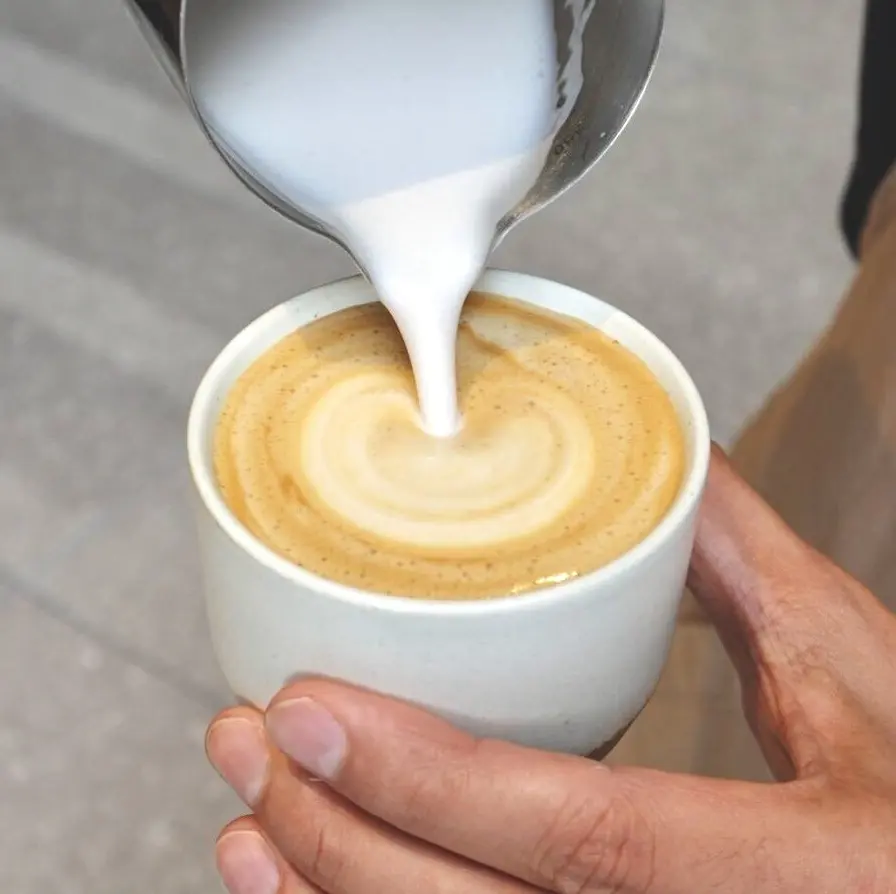 「KOJI BARISTA EDITION」を使用したホットラテ